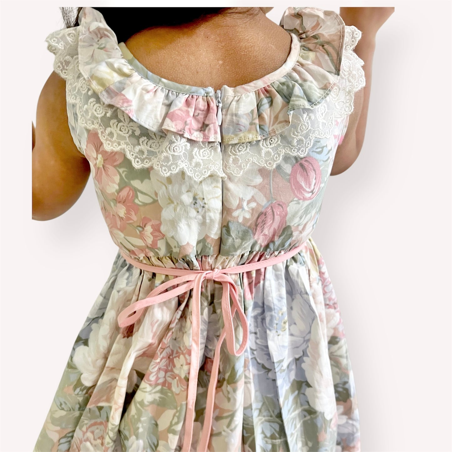 Floral Cotton Satin Dress – Elegant Double-Frill Collar & Classic Silhouette