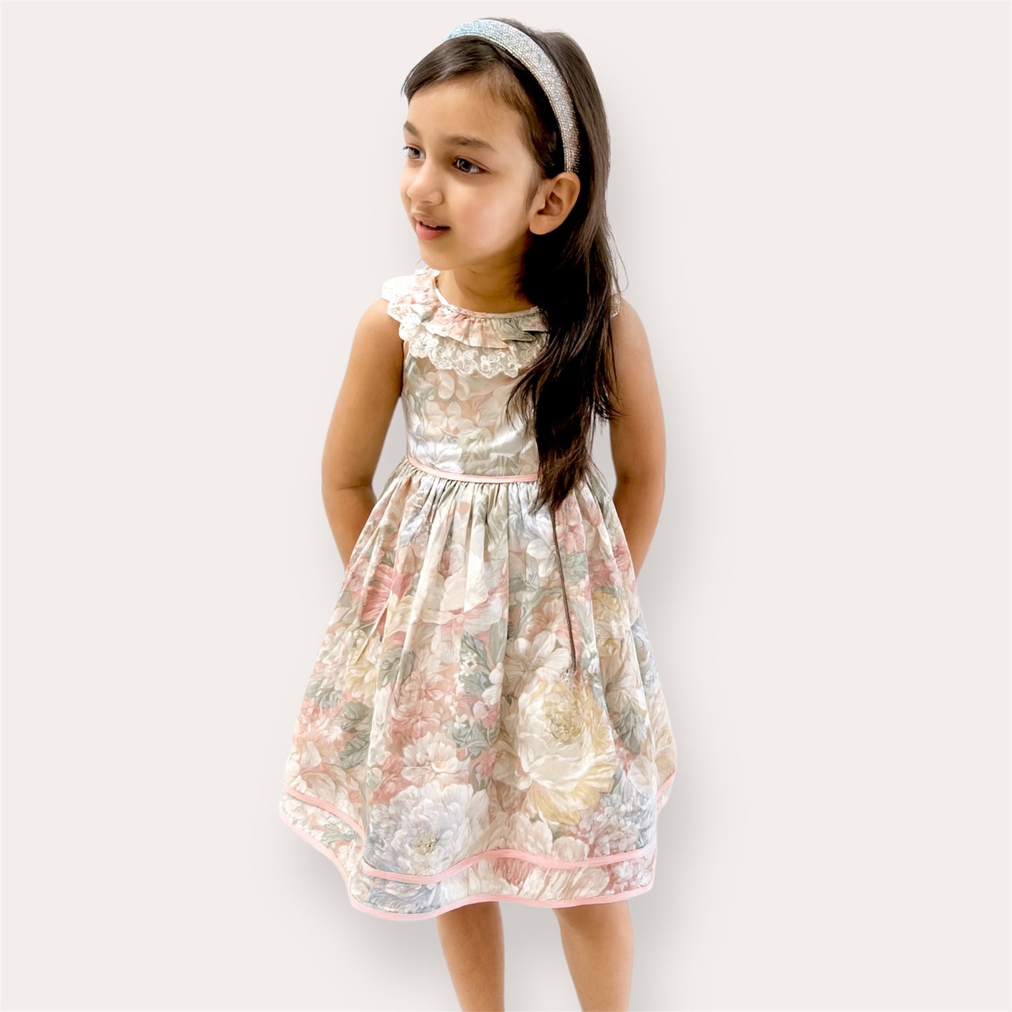 Floral Cotton Satin Dress – Elegant Double-Frill Collar & Classic Silhouette